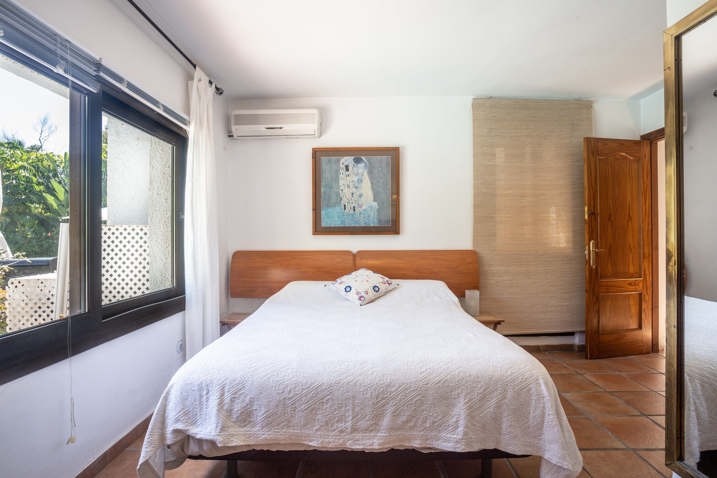 5 slaapkamers, een strijkplank/strijkijzer, gratis wifi, beddengoed