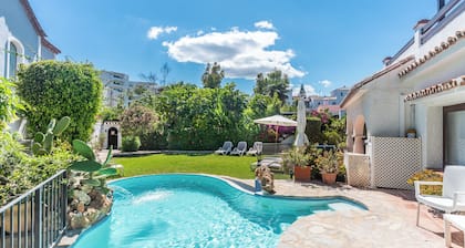 Villa 'By The Beach 5 Bedrooms' with Sea View, Wi-Fi and Air Conditioning