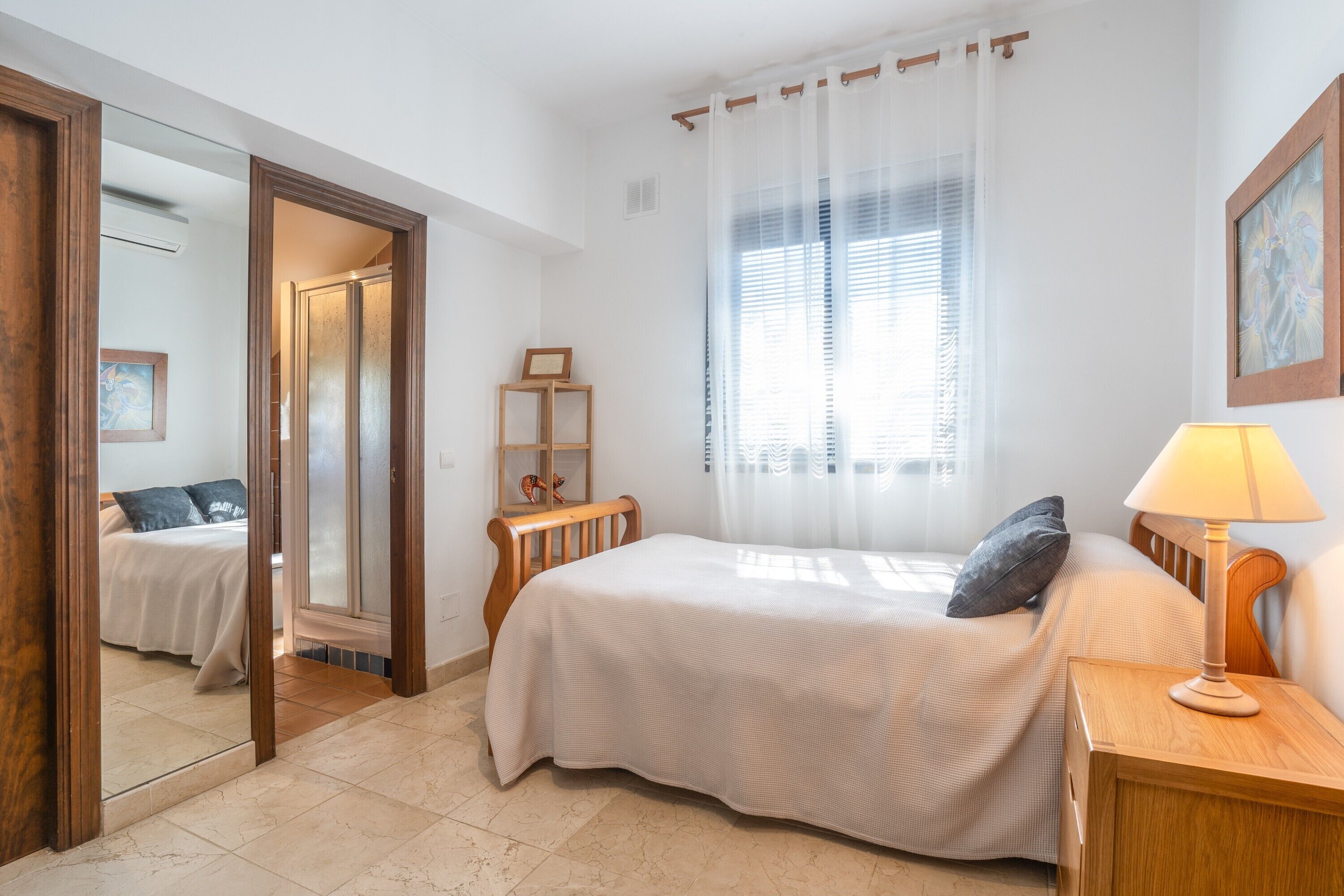 5 bedrooms, iron/ironing board, free WiFi, bed sheets