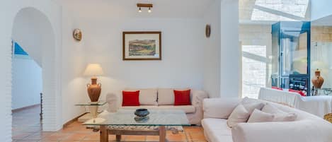 Téléviseur, foyer, lecteur de DVD, chaßne audio