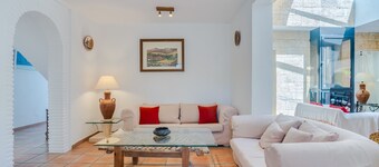 Villa 'By The Beach 5 Bedrooms' with Sea View, Wi-Fi and Air Conditioning