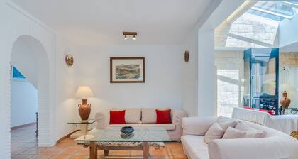 Villa 'By The Beach 5 Bedrooms' with Sea View, Wi-Fi and Air Conditioning