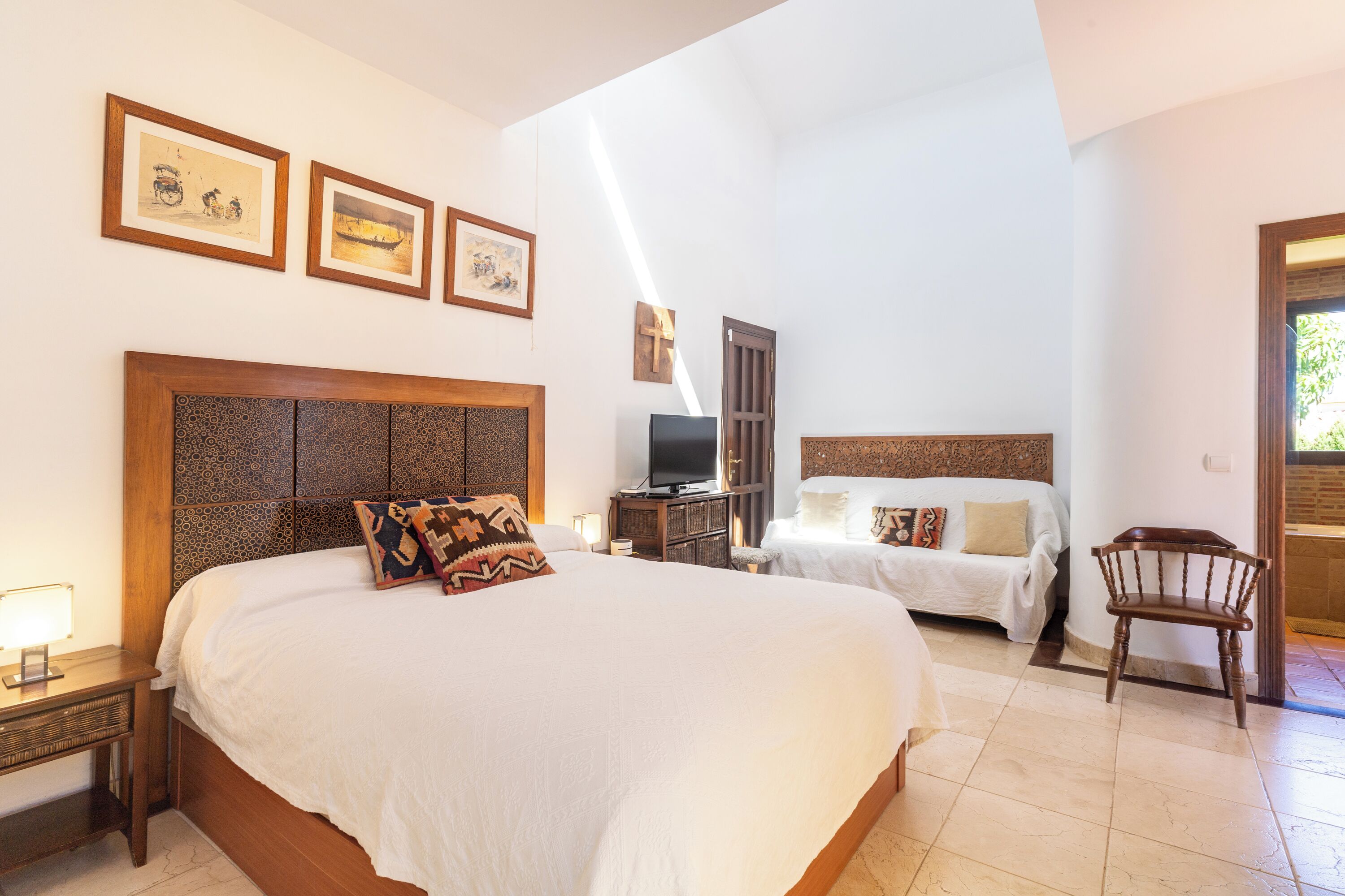 5 slaapkamers, een strijkplank/strijkijzer, gratis wifi, beddengoed