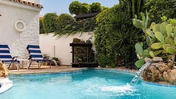 UppvÀrmd pool