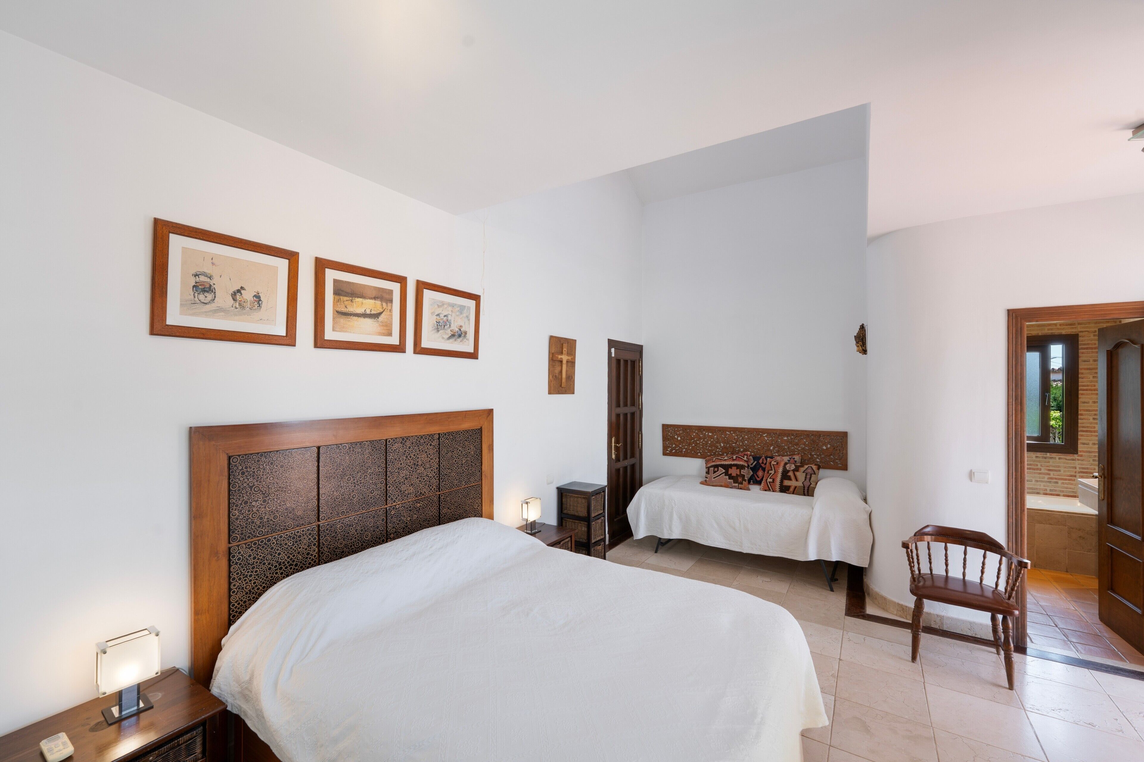 5 chambres, fer et planche à repasser, Wi-Fi gratuit, draps fournis