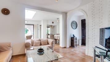 TV, fireplace, DVD player, stereo