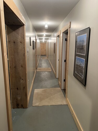 Metal Building Hunting Lodge Cabin
Sleeps 16 - Rustic