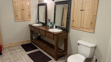 Towels, soap, shampoo, toilet paper
