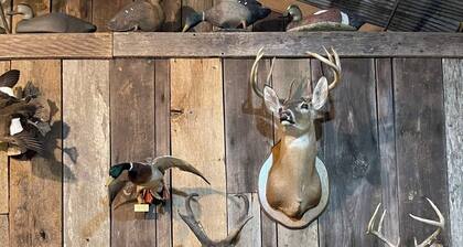 Metal Building Lodge
Sleeps 16 - Rustic