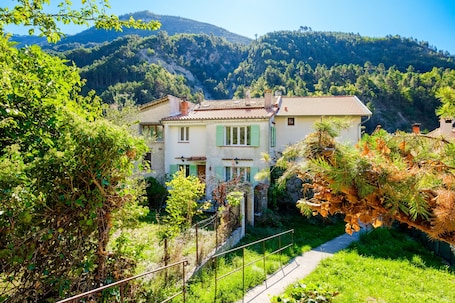 Exterior. Holiday Home 'Jolie Maison' with Wi-Fi