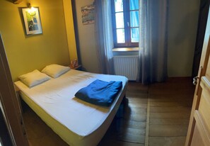 5 chambres, fer et planche à repasser