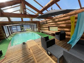 Una piscina techada, una piscina climatizada