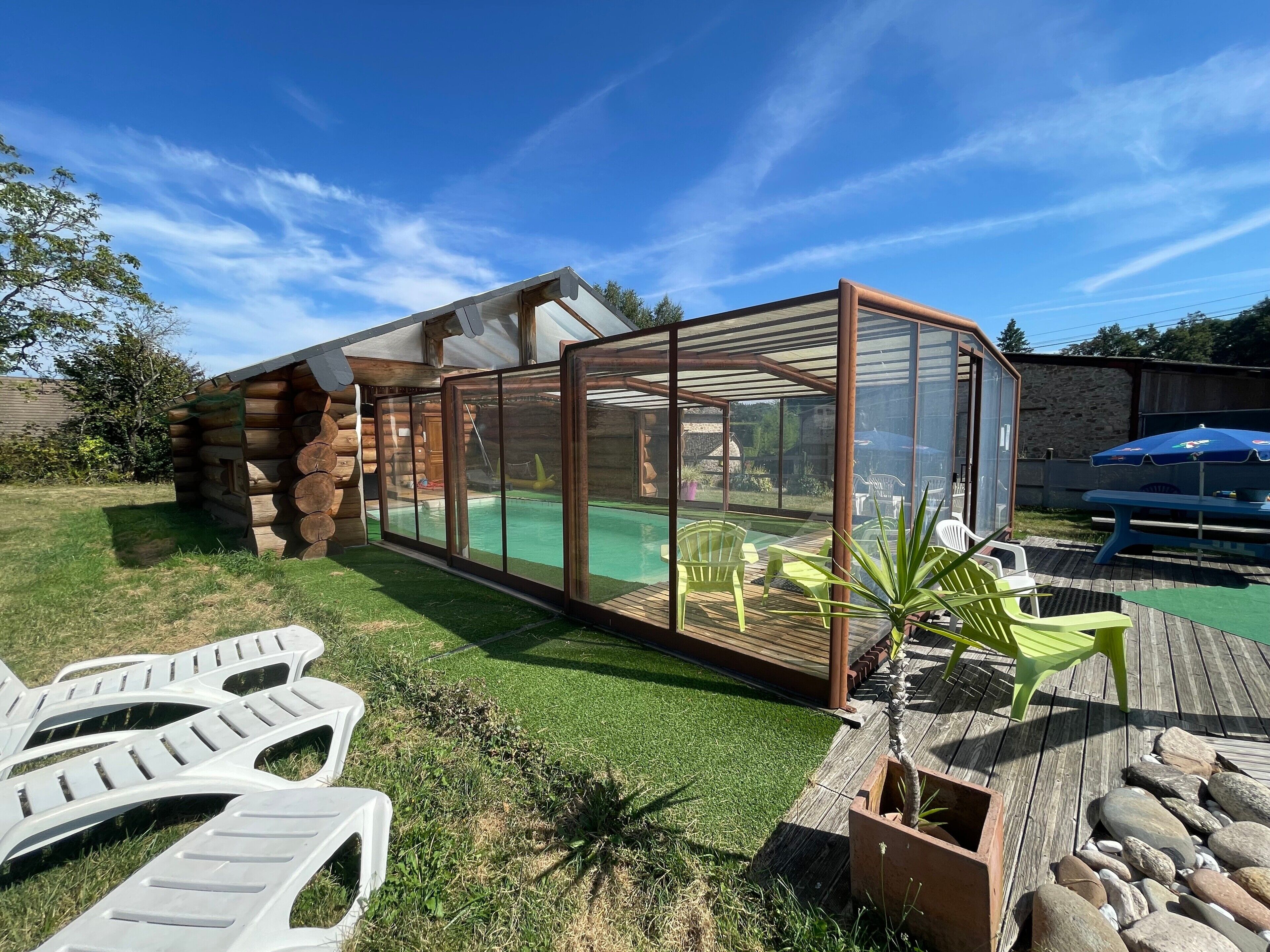 Una piscina techada, una piscina climatizada