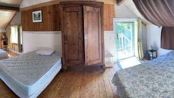 5 bedrooms, iron/ironing board