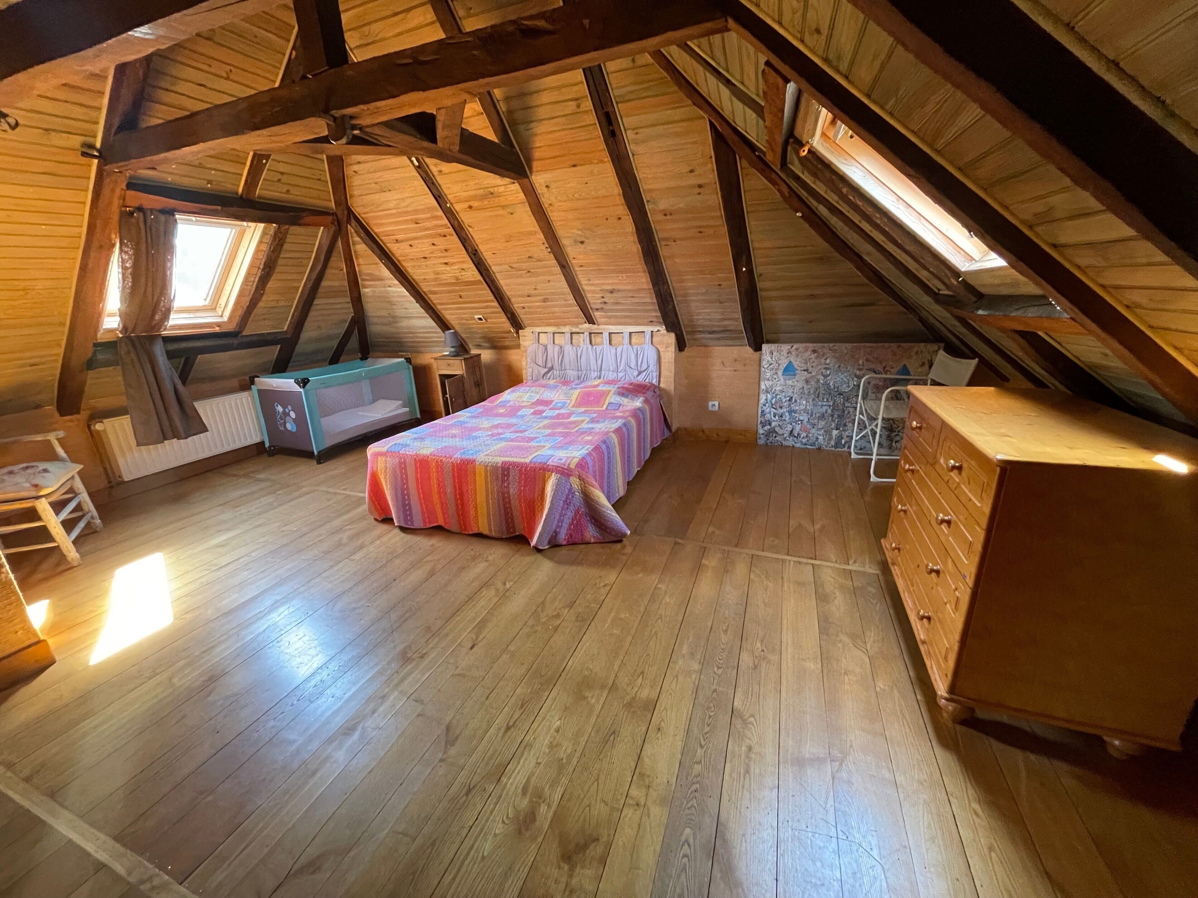 5 habitaciones y tabla de planchar con plancha 