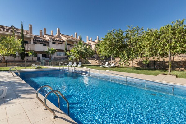 Pool - Holiday Apartment "El Oasis Malasia 16 Bajo A" with Shared Pool, Private Terrace & Wi-Fi (Fuente Álamo)