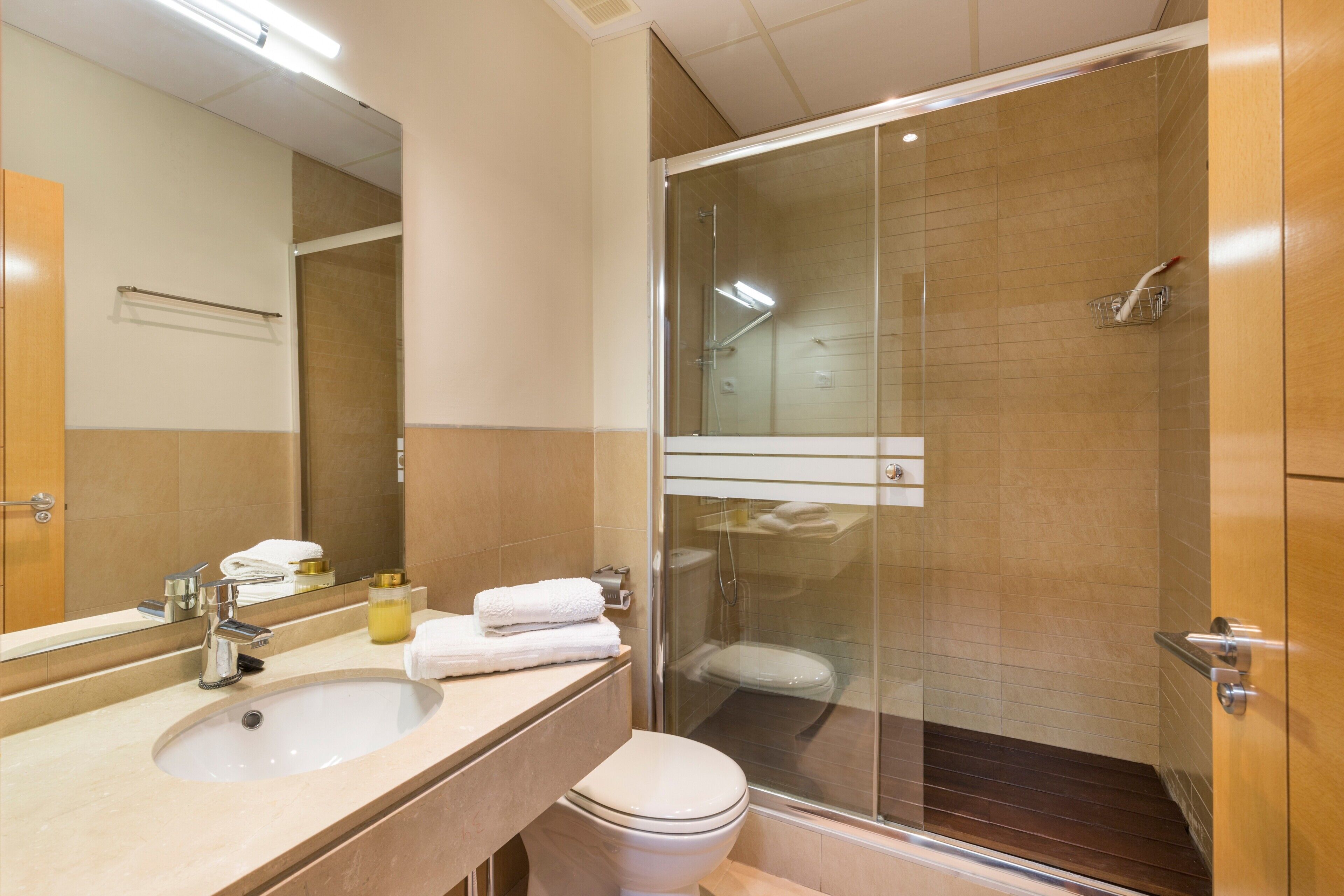 Bathtub, hair dryer, towels