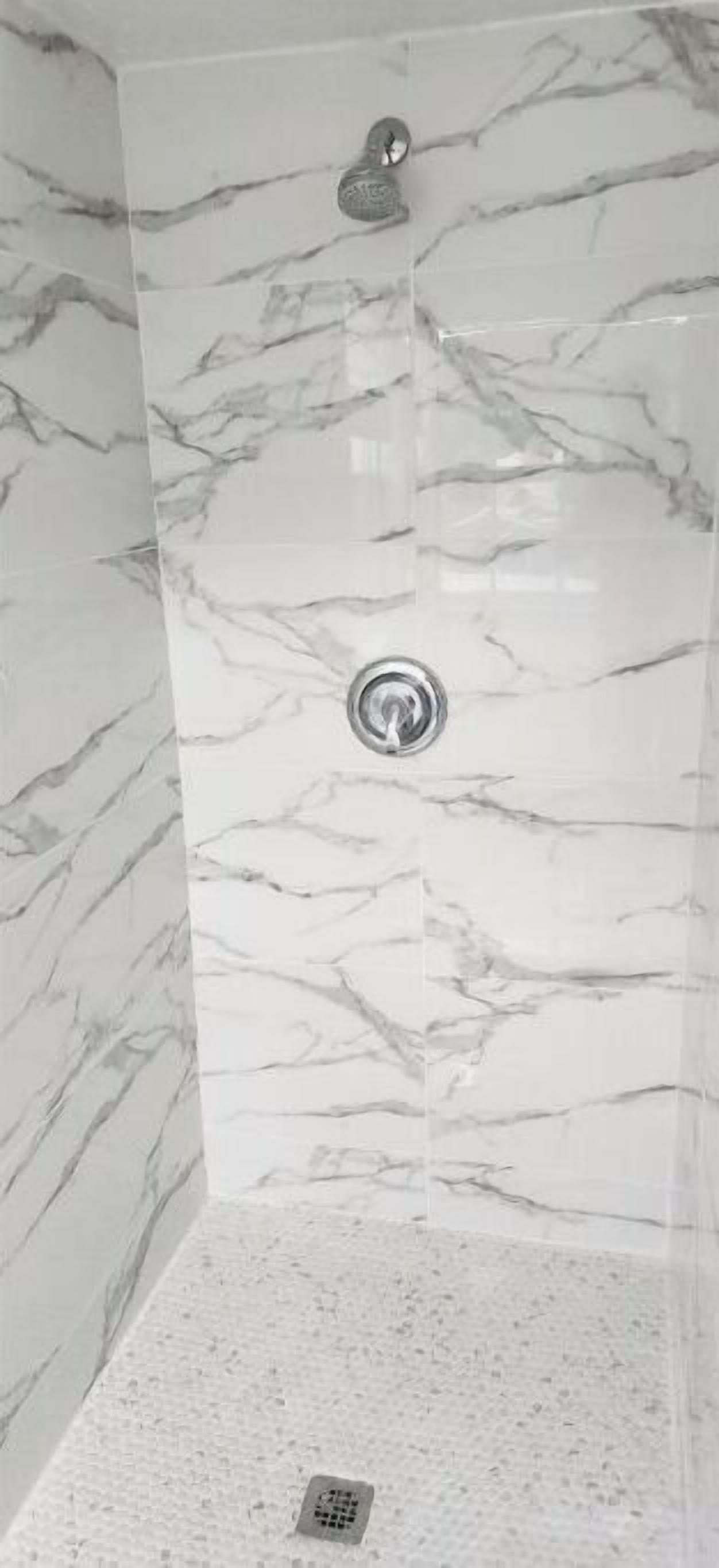 Haartrockner, Handtücher, Seife, Shampoo