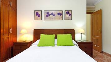 2 slaapkamers, een strijkplank/strijkijzer, gratis wifi, beddengoed