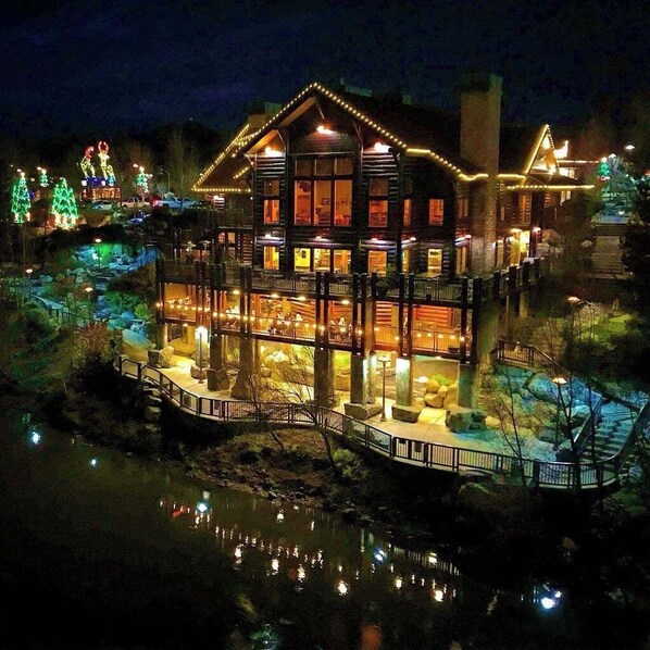 Exterior - Bear Mountain -Suite 2 (Grants Pass)