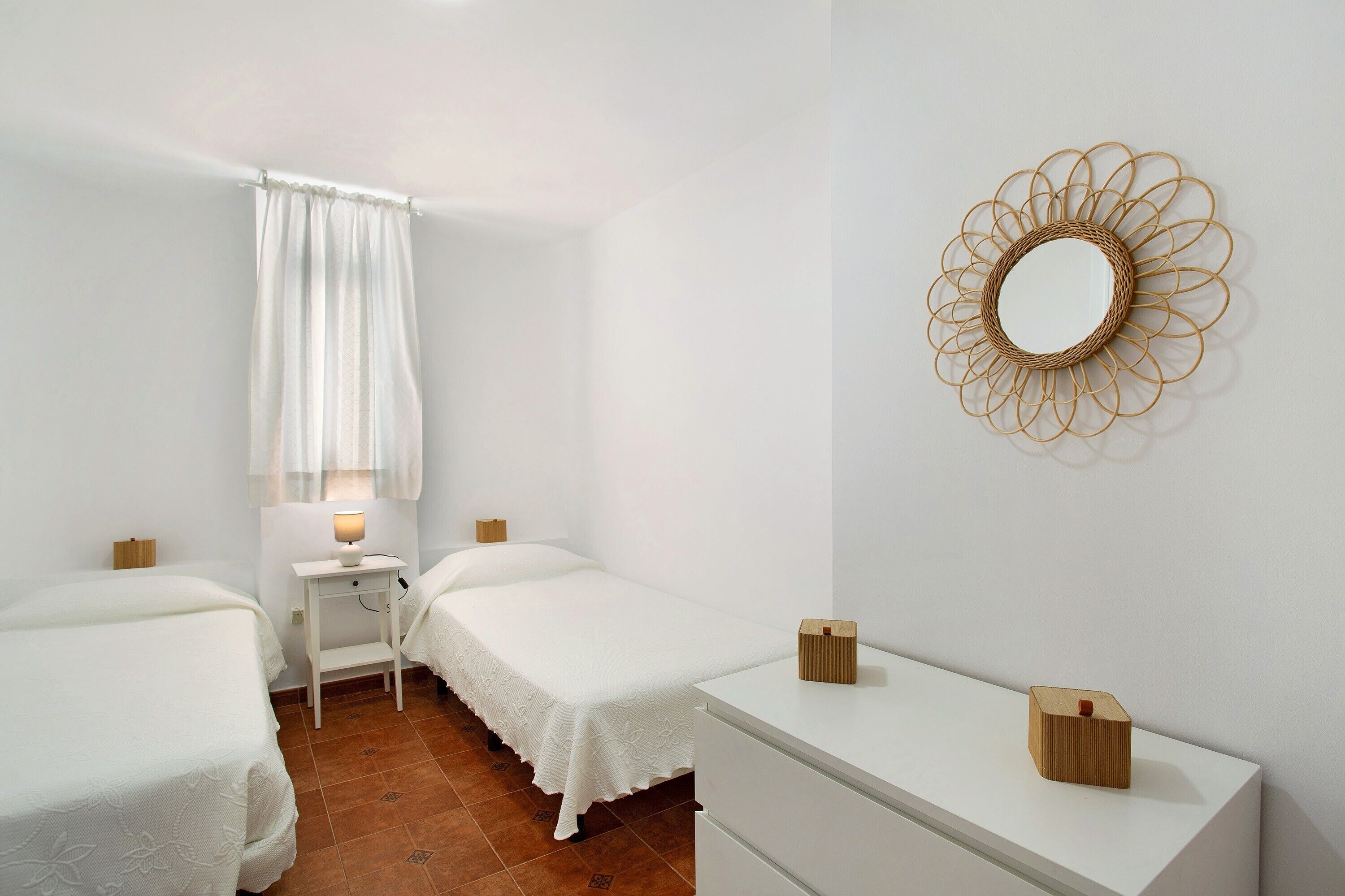 1 habitación, tabla de planchar con plancha, wifi gratis y ropa de cama 