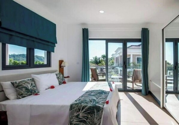 3 bedrooms, in-room safe, desk, iron/ironing board - Chez soi Loin de Chez soi (Anse Royale)