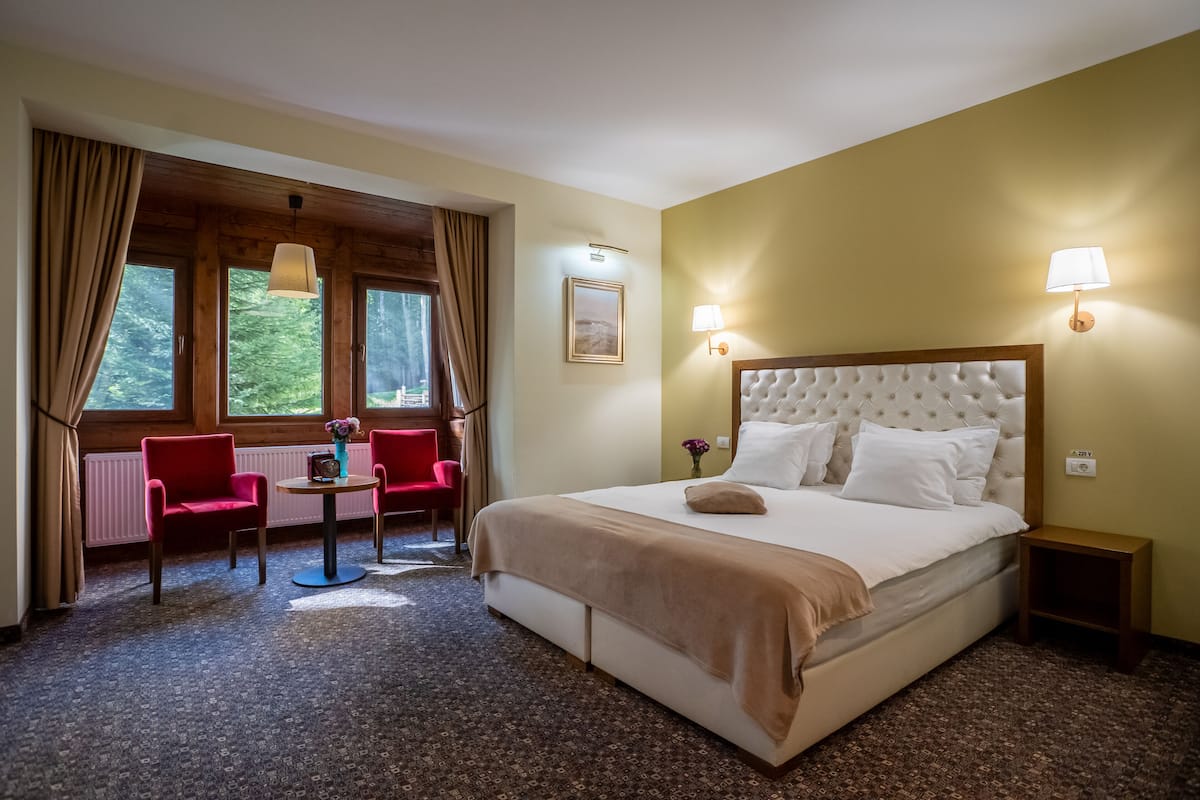 Deluxe Double Room | Meja, ruang kerja komputer riba, kalis bunyi, Wi-fi percuma 