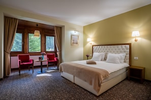 Deluxe Double Room | Individually decorated, individually furnished, desk, laptop workspace - Opus Villa (Sinaia)