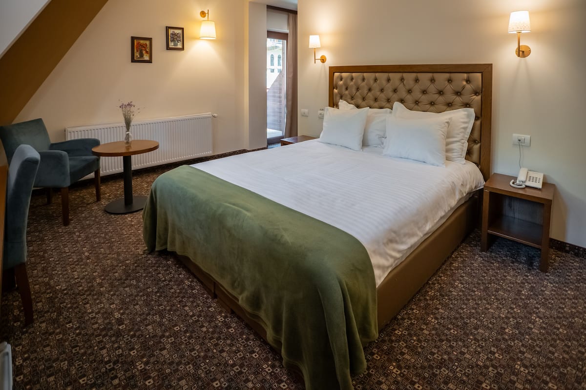 Standard Double Room | Meja, ruang kerja komputer riba, kalis bunyi, Wi-fi percuma 