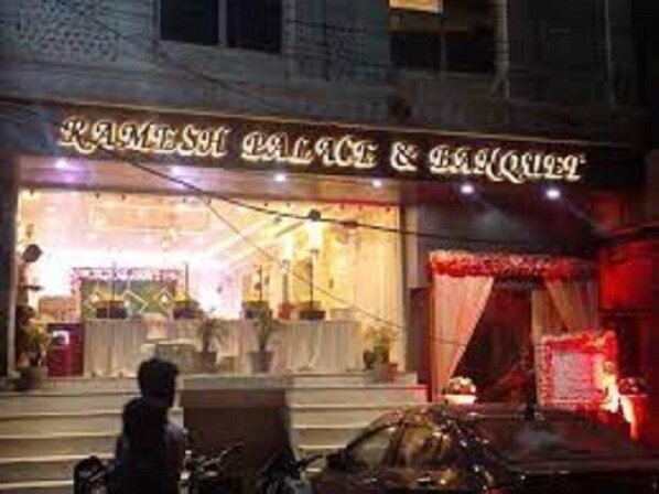 A building with a sign that reads "RAJESH PALACE & BARQUET". - Ramesh Palace (Prayagraj)