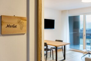 Dining - Holiday Apartment "Karin - Merlot" with Shared Terrace and Wi-Fi (Termeno)