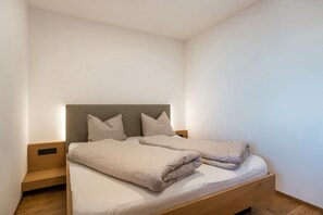 1 bedroom, iron/ironing board, free WiFi, bed sheets - Holiday Apartment "Karin - Merlot" with Shared Terrace and Wi-Fi (Termeno)