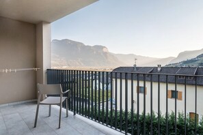 Property grounds - Holiday Apartment "Karin - Merlot" with Shared Terrace and Wi-Fi (Termeno)