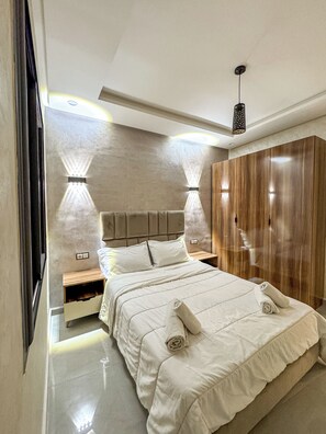 2 bedrooms, travel cot, free WiFi, bed sheets