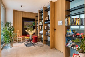 Interior - Apartment "Karin - Cabernet" with Shared Terrace & Wi-Fi (Termeno)