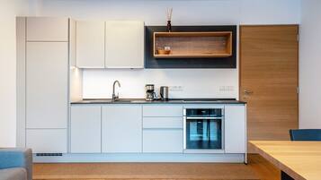 Réfrigérateur, four, plaque de cuisson, lave-vaisselle