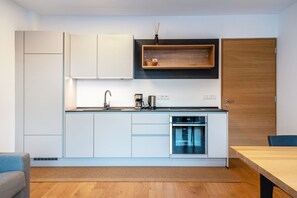 Fridge, oven, stovetop, dishwasher - Apartment "Karin - Cabernet" with Shared Terrace & Wi-Fi (Termeno)