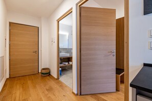 Interior - Apartment "Karin - Lagrein" with Shared Terrace & Wi-Fi (Termeno)