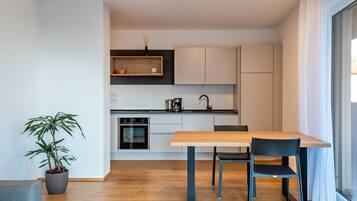 Kühlschrank, Ofen, Herdplatte, Geschirrspüler