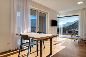Dining - Apartment "Karin - Lagrein" with Shared Terrace & Wi-Fi (Termeno)
