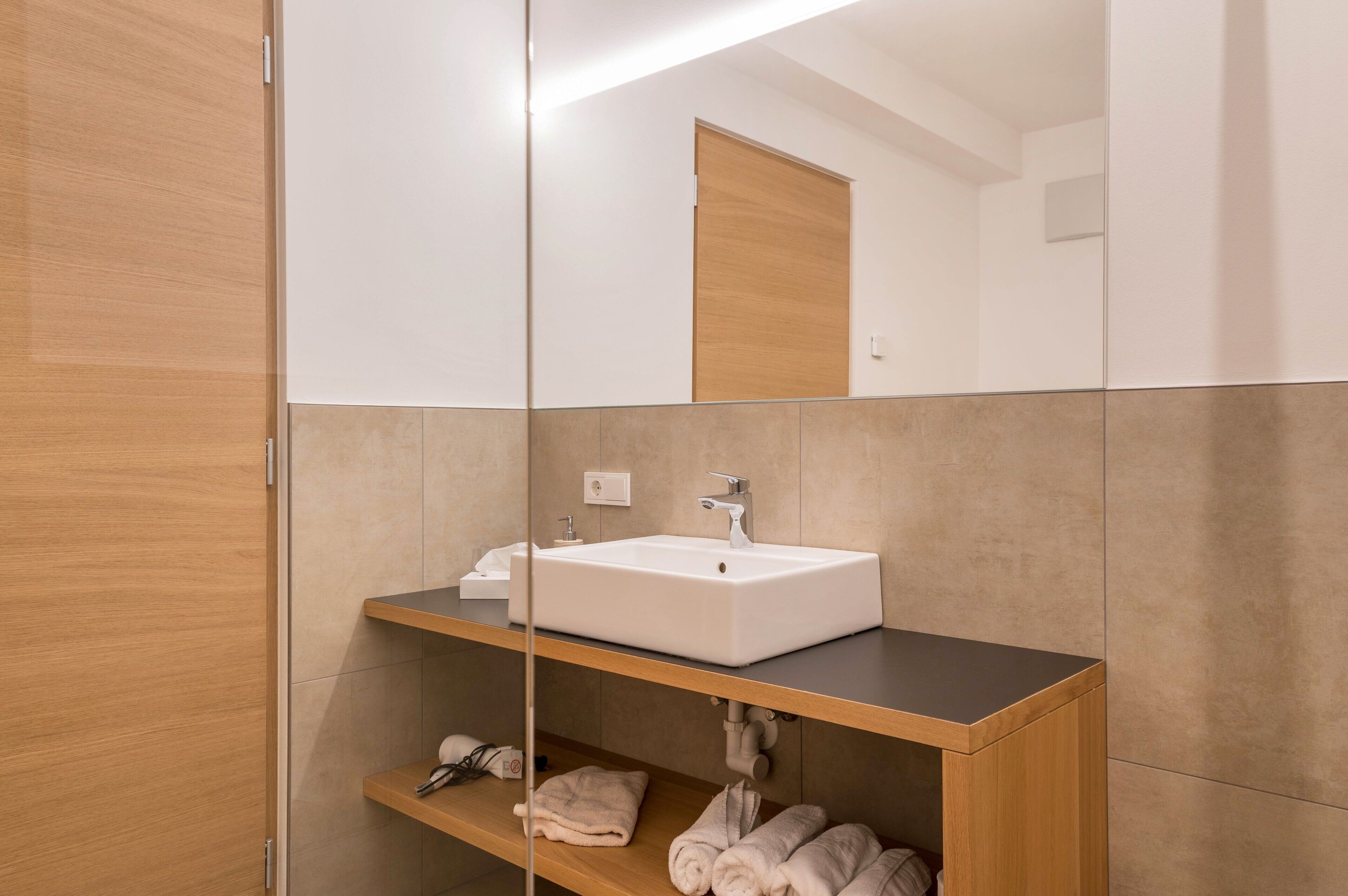 Dusche, Haartrockner, Handtücher