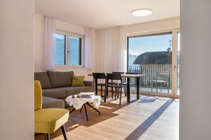 TV, ping pong - Apartment "Karin - Golden" with Shared Terrace & Wi-Fi (Termeno)