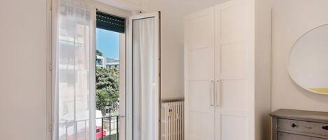 1 室のベッドルーム、アイロン / アイロン台、WiFi (無料)、ベッドシーツ