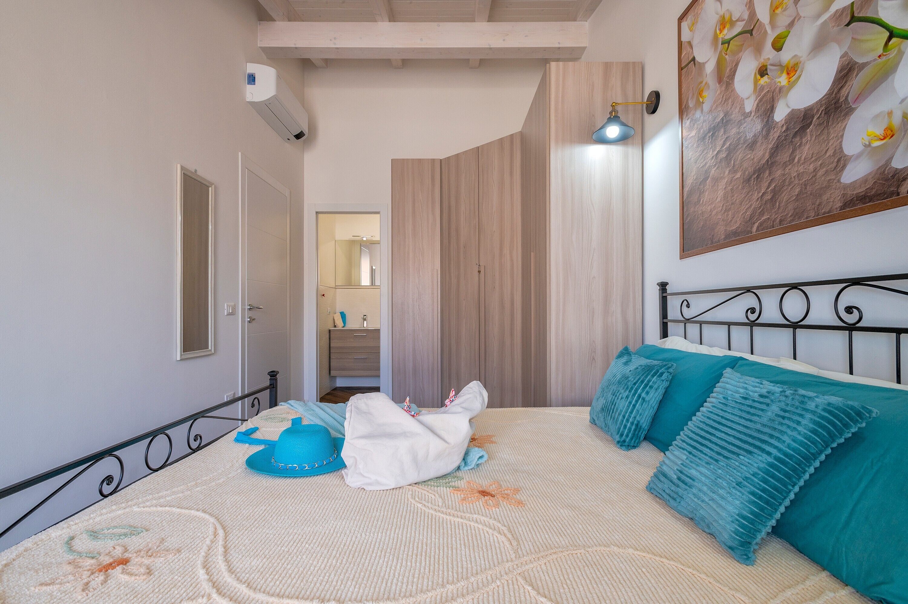 2 bedrooms, bed sheets