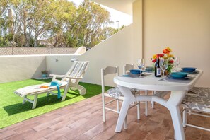 屋外ダイニングエリア