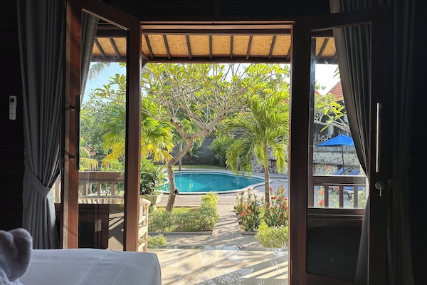 Kamar Deluks, pemandangan kolam renang | 1 kamar tidur, seprai katun Mesir, dan seprai premium
