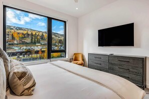 2 bedrooms, travel crib, WiFi, bed sheets
