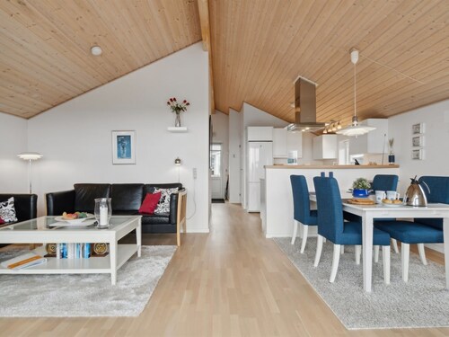 "Yvette" - 150m from the sea by Interhome