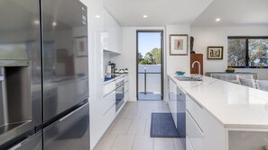 Fridge, microwave, oven, stovetop - Magical Water Views on South (BONGAREE)