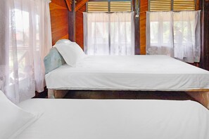 Twin Room | Laptop workspace, bed sheets - Hotel O Tatto Bara Homestay Near Tongkonan Payung Pangden (Makassar)